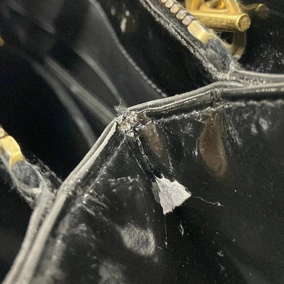 Auth CHANEL - A05572 Black Patent Leather Shoulder Bag - Picture 13 of 16